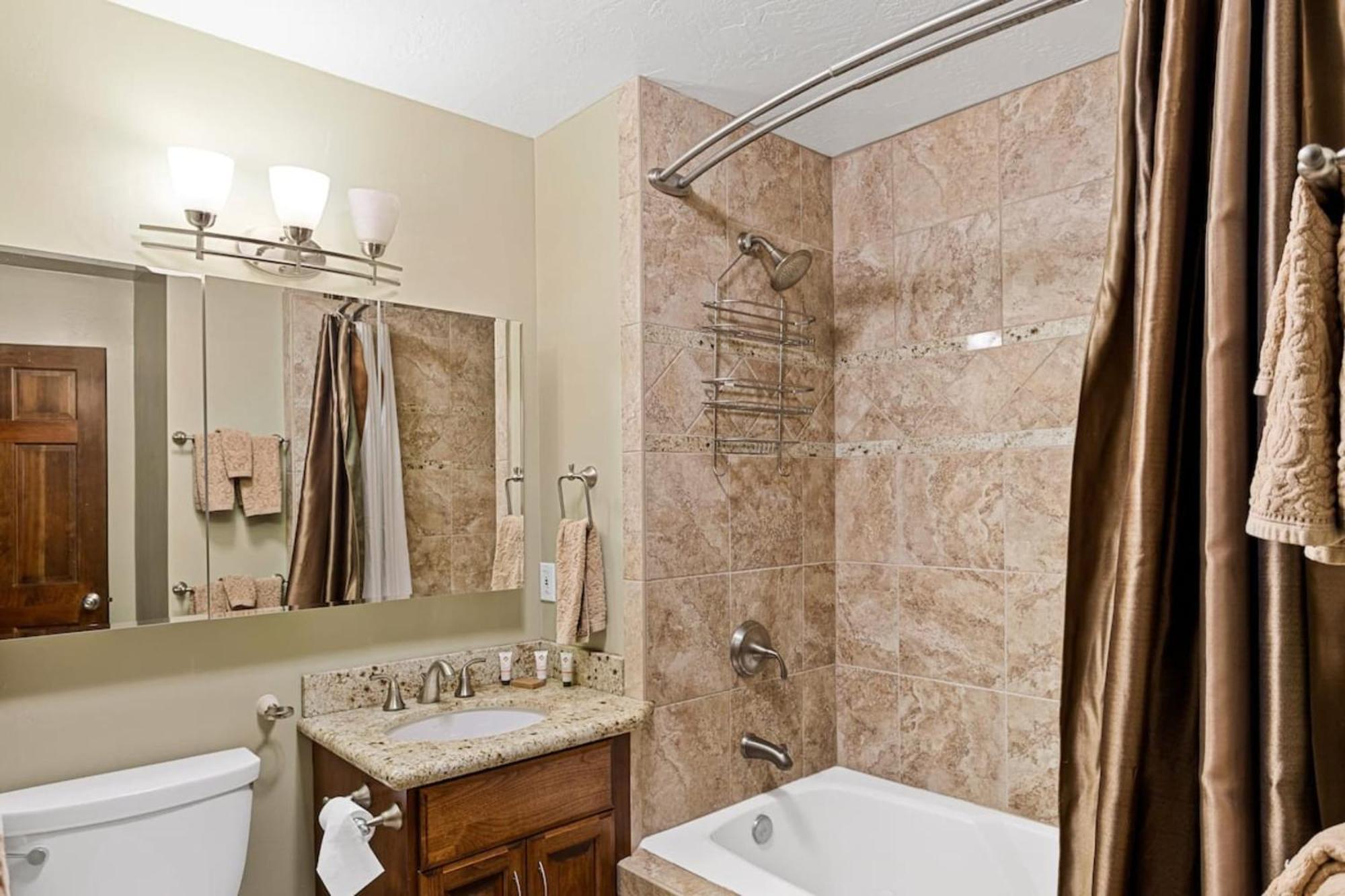 Sutter Ln By Avantstay Beautifully Remodeled Kitchen,4Cabin-Chic Bedrooms Blue Jay Bagian luar foto
