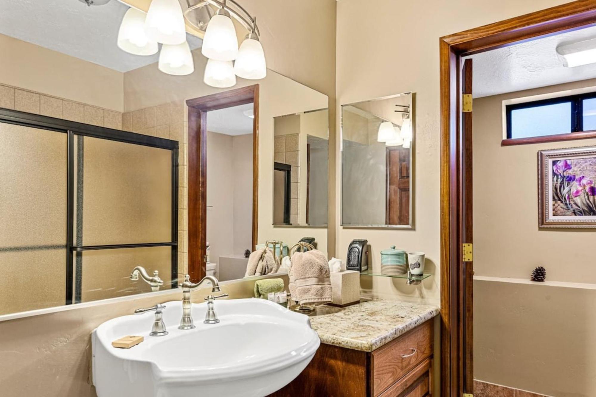 Sutter Ln By Avantstay Beautifully Remodeled Kitchen,4Cabin-Chic Bedrooms Blue Jay Bagian luar foto